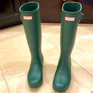Never worn Hunter Original Tall Rain Boot